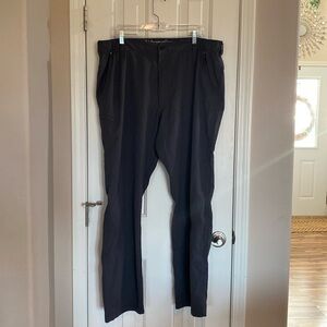 Men’s wrangler outdoor pants with zip pockets gray